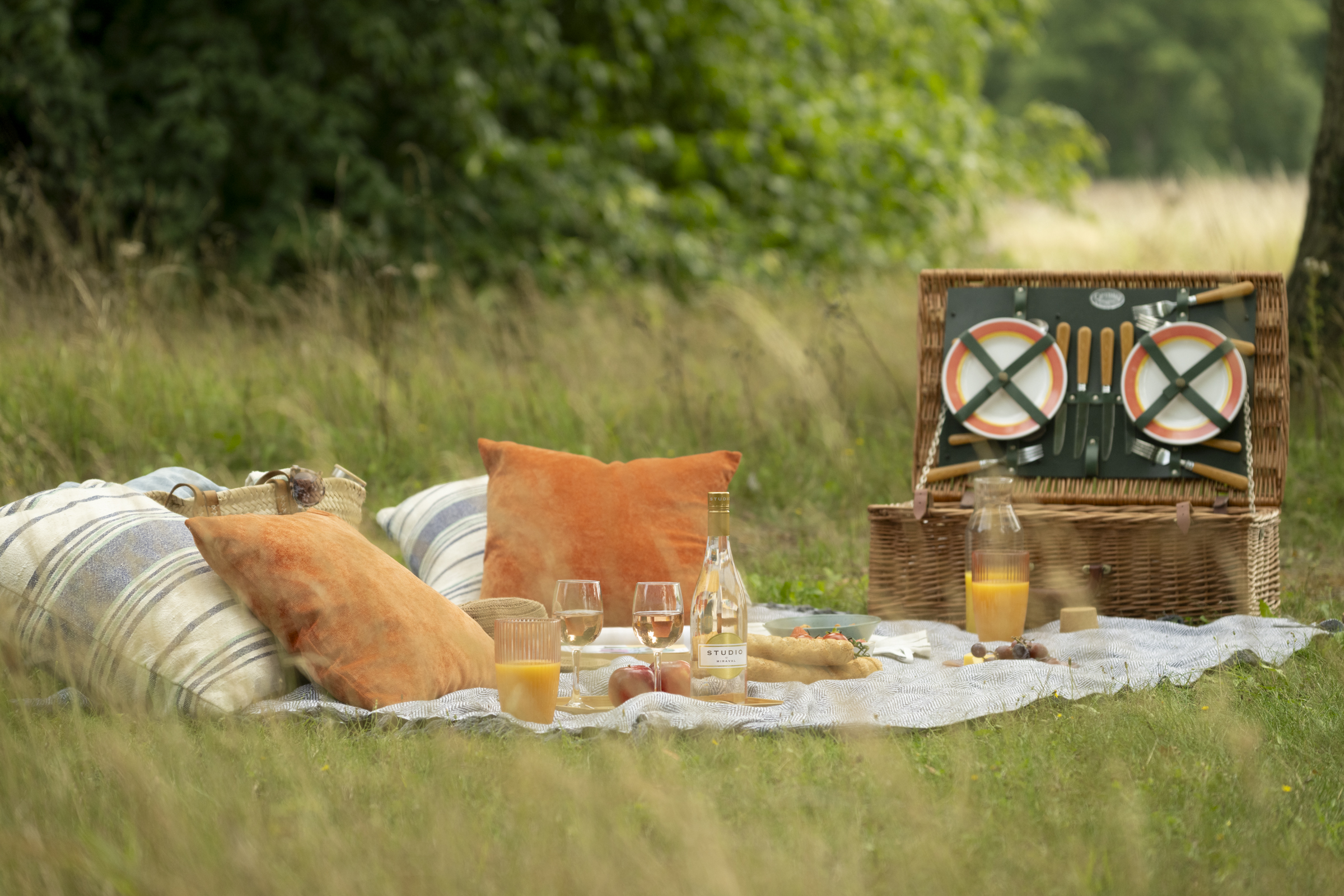 Picnic outside at Aspen Lodge Escape
